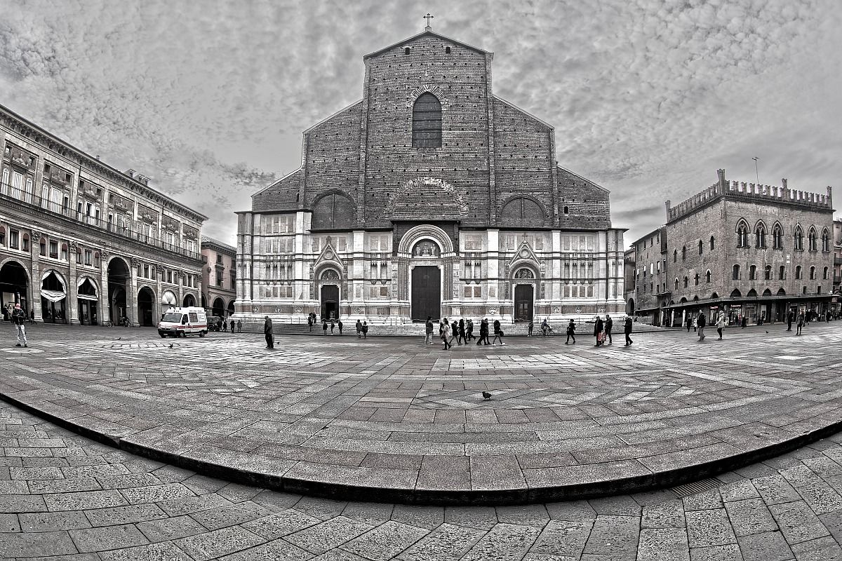 Bologna in the round