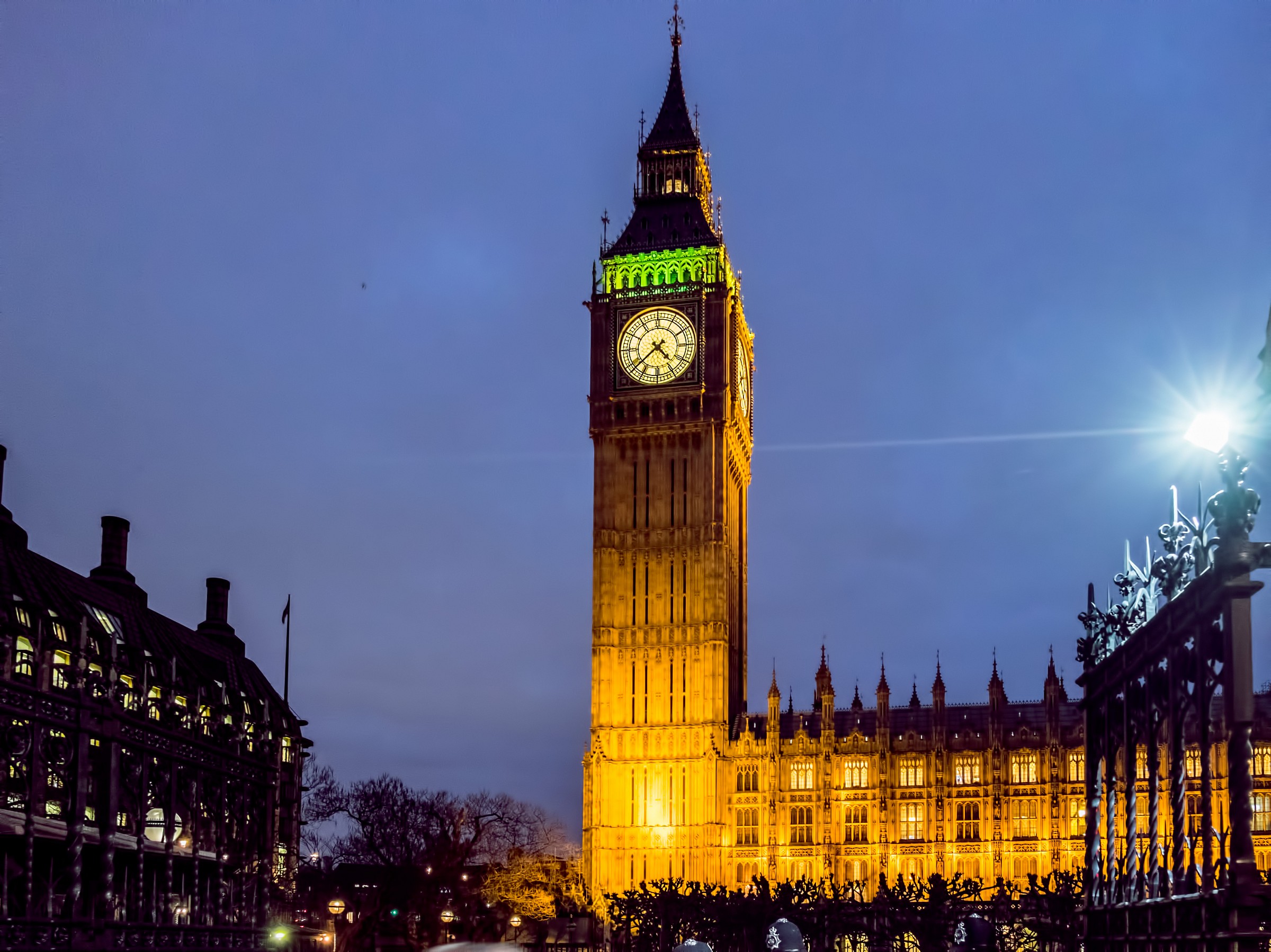 Big Ben...ora...Blu!