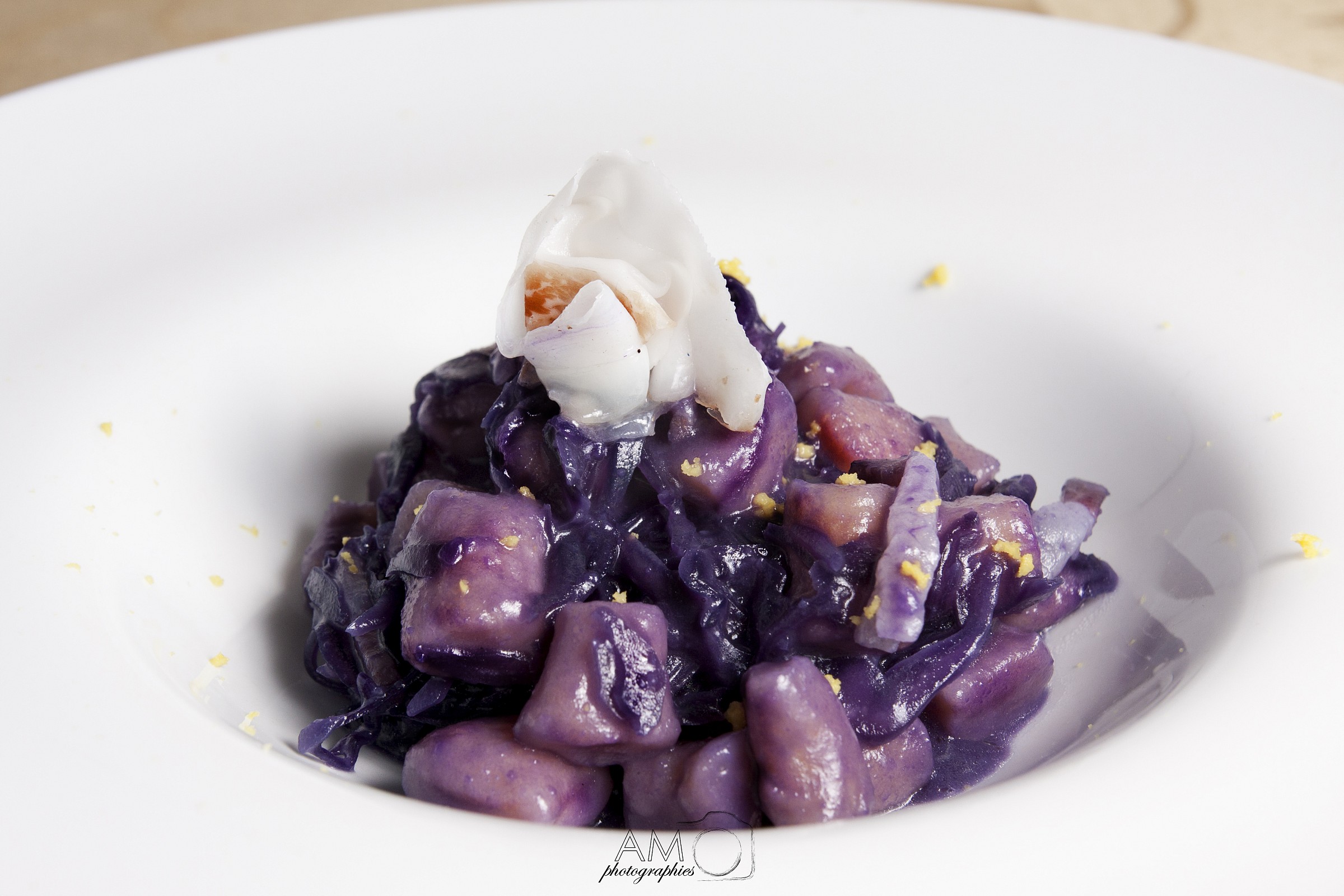 Gnocchi with cabbage and bacon colonnade