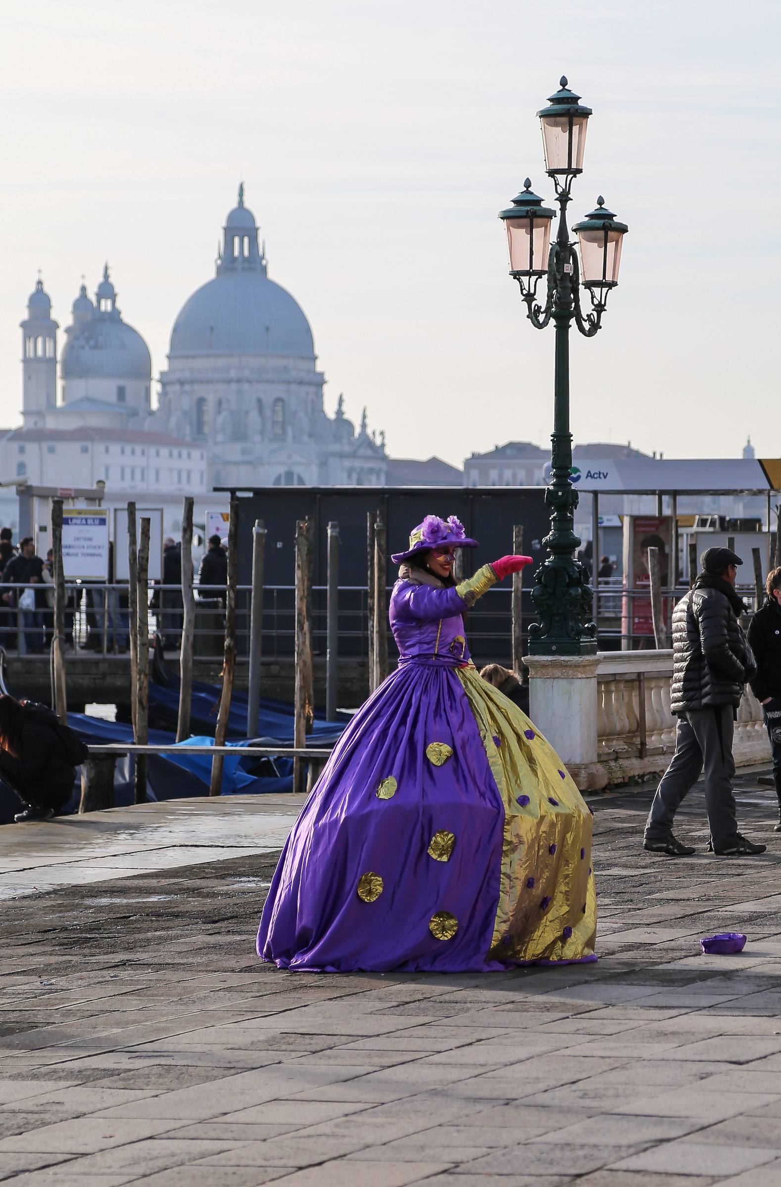 Una maschera ci dice piu' di un volto. Oscar Wilde