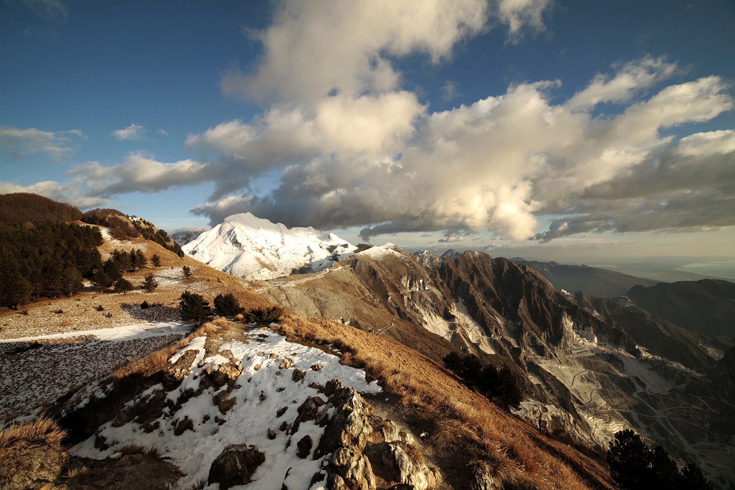 CFampo Cecina - View of the Apuan and quarries
