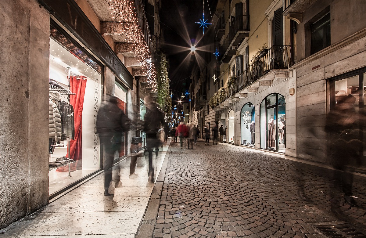 Verona ... Shopping serale