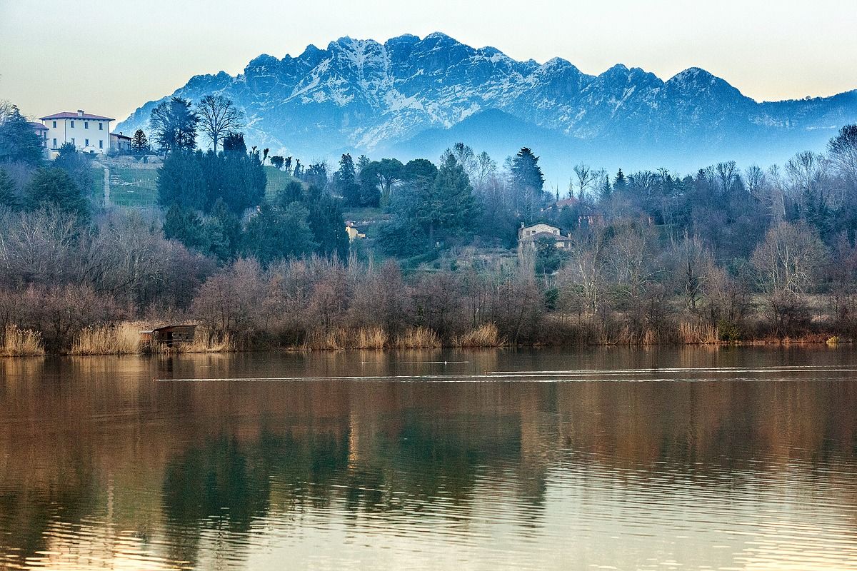 Il Resegone dal laghetto di Sartirana