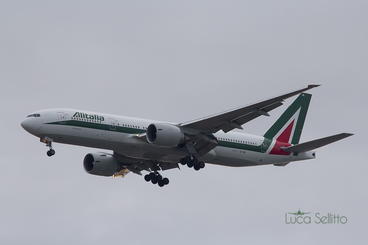 Boeing 777-243(er) Alitalia