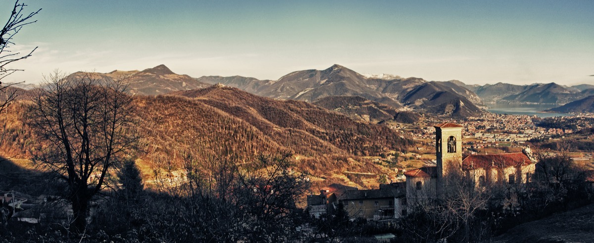 Overview from Gandosso (bg)