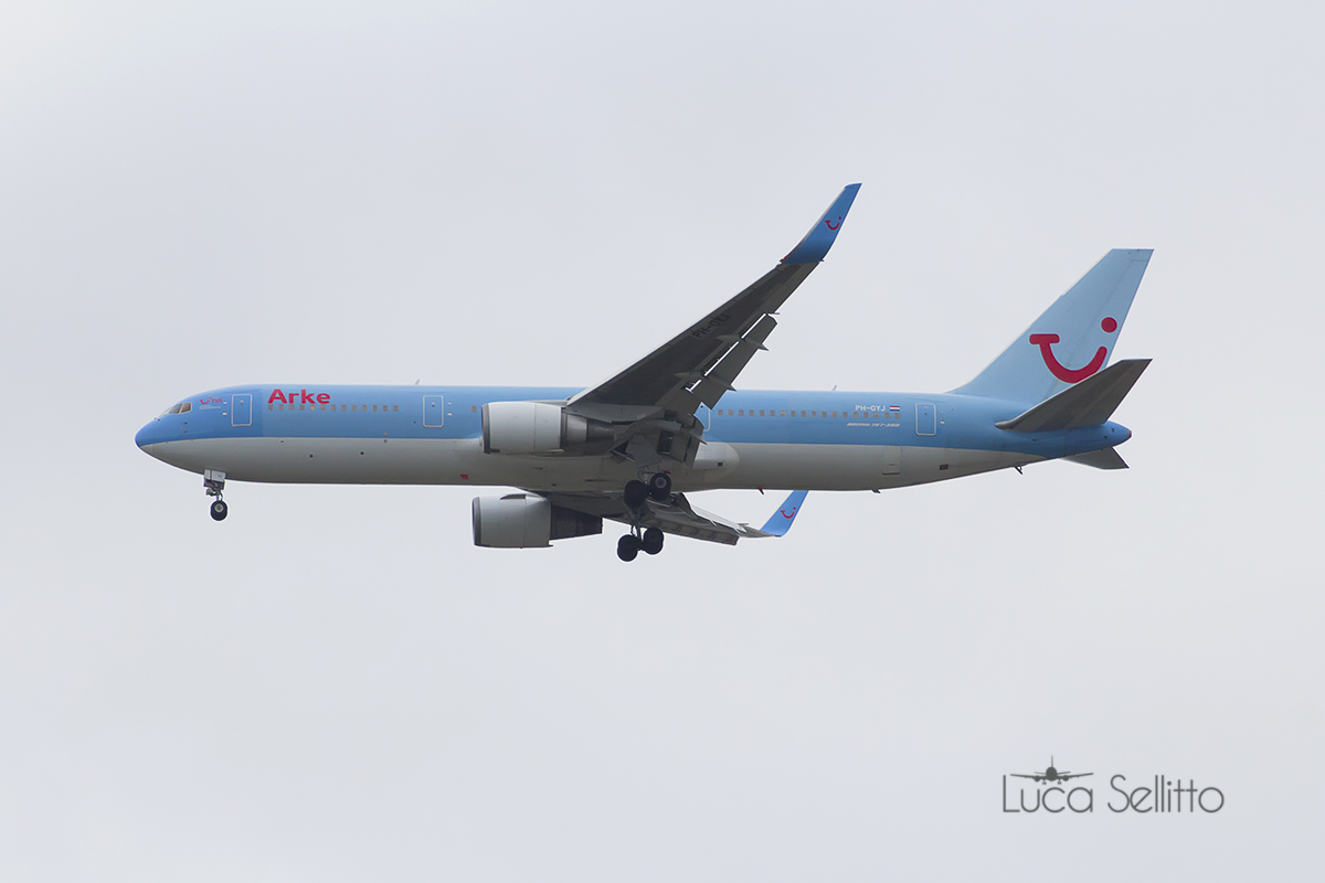 Boeing 767-304 Arke