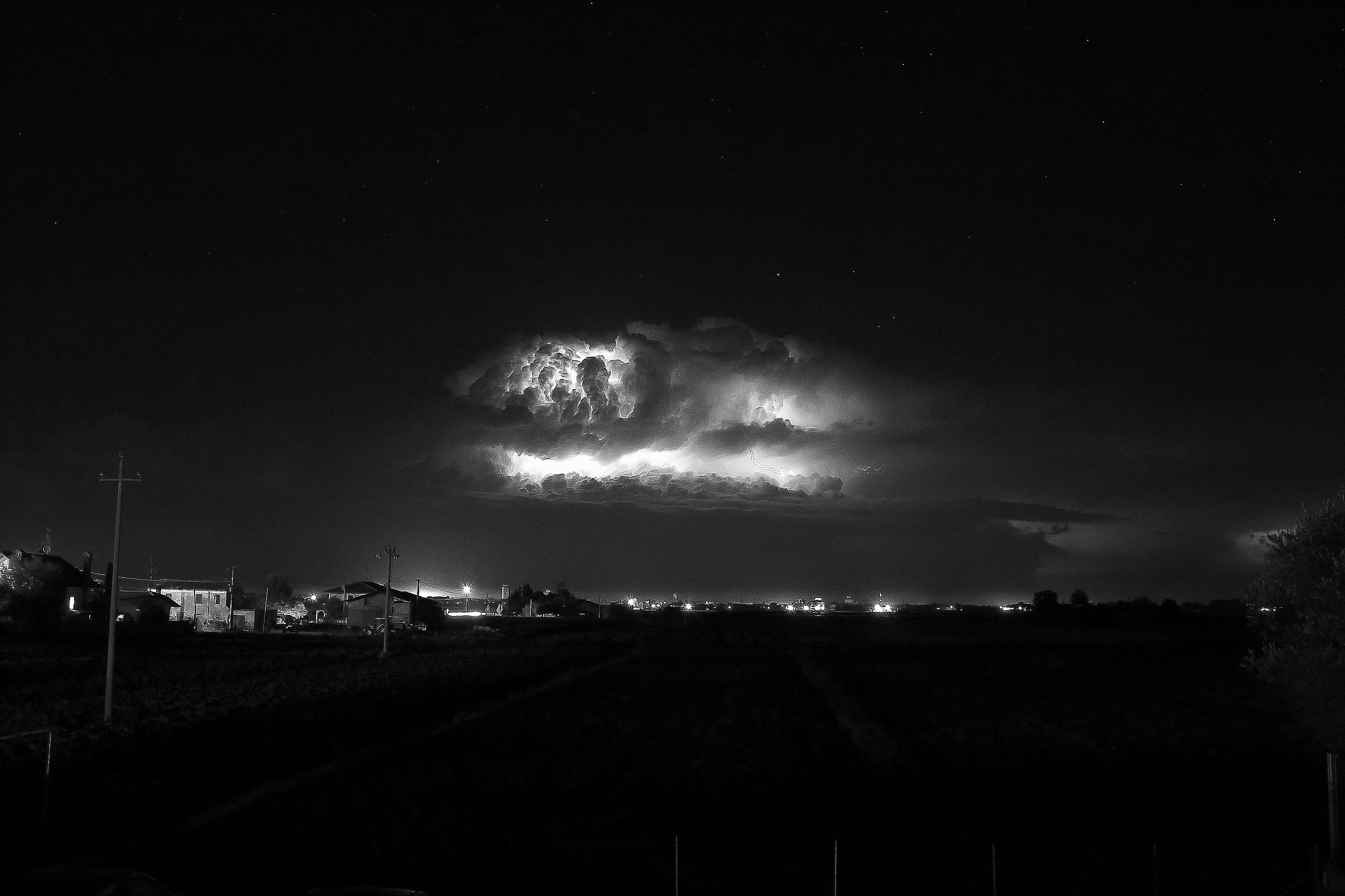 ...accesa in  b&w....