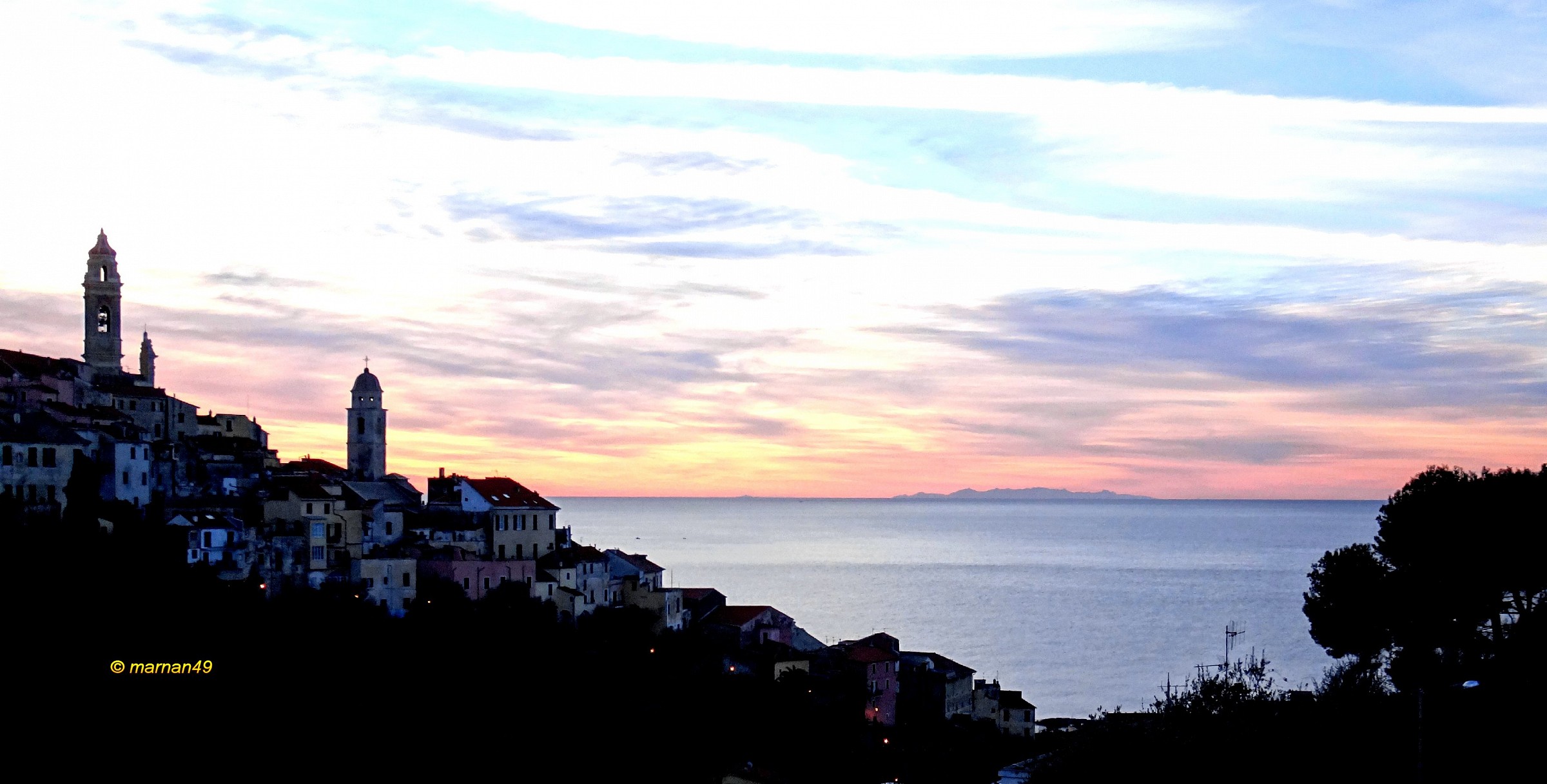 Miraggio della Corsica all'alba