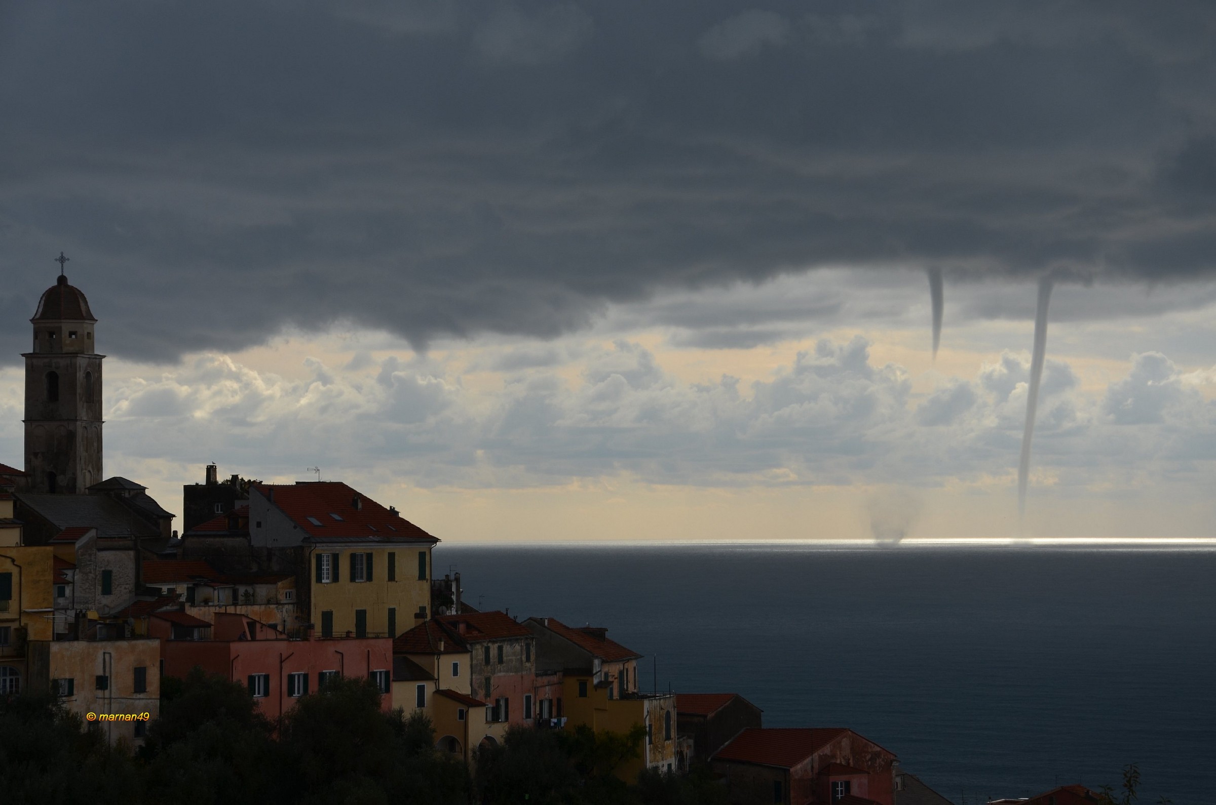 Trombe d'aria sul mare di Cervo