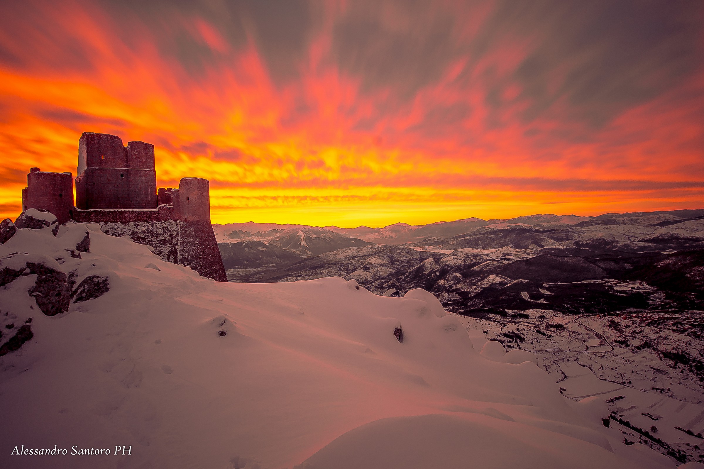 Rocca Calascio (aq) Si Sveglia Innevata
