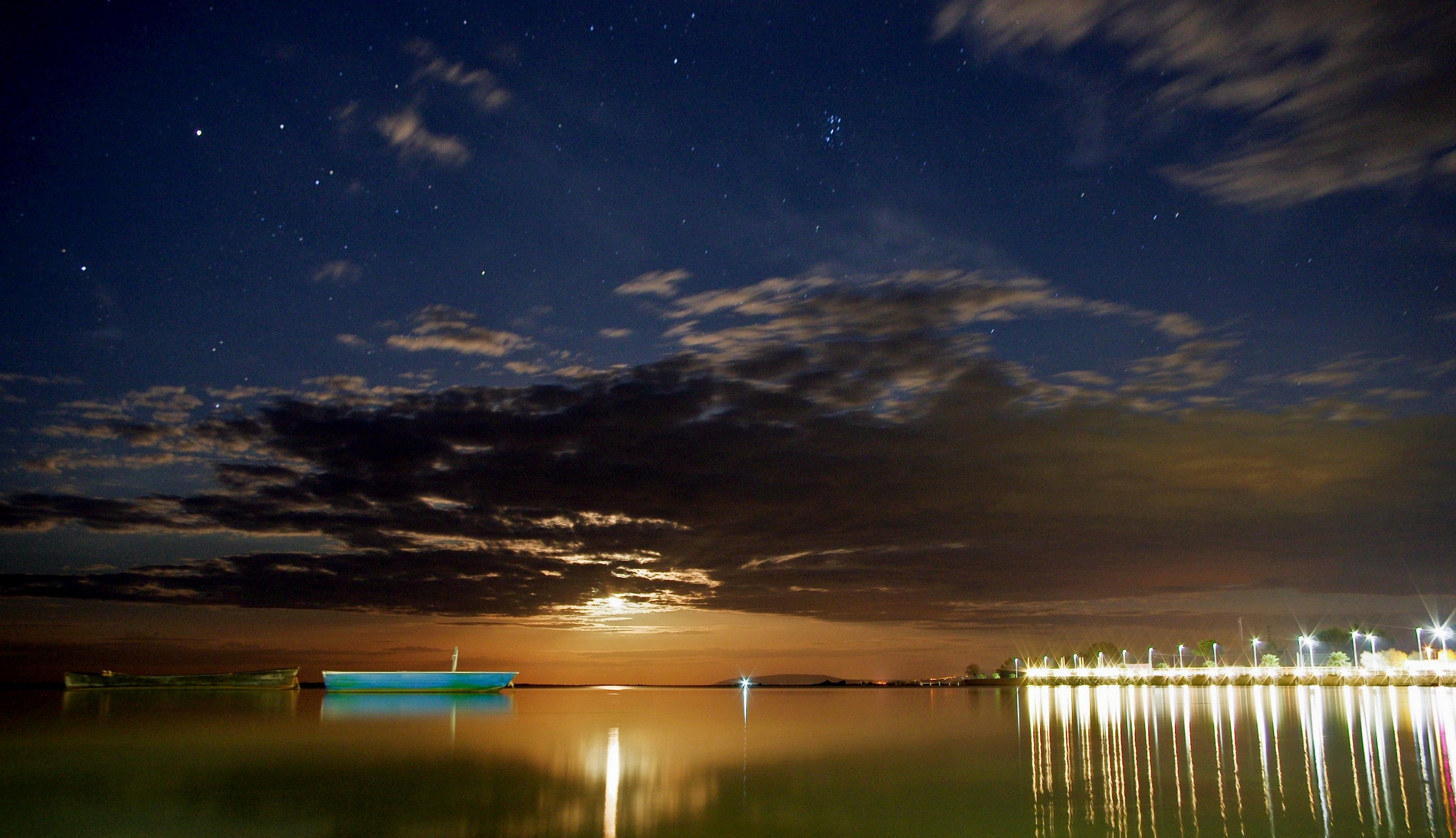 Luna piena, cielo stellato