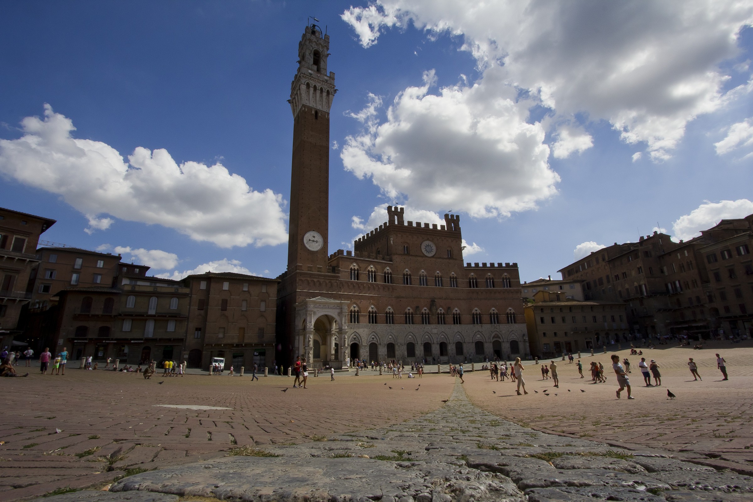luci d'agosto in piazza del Campo, Siena