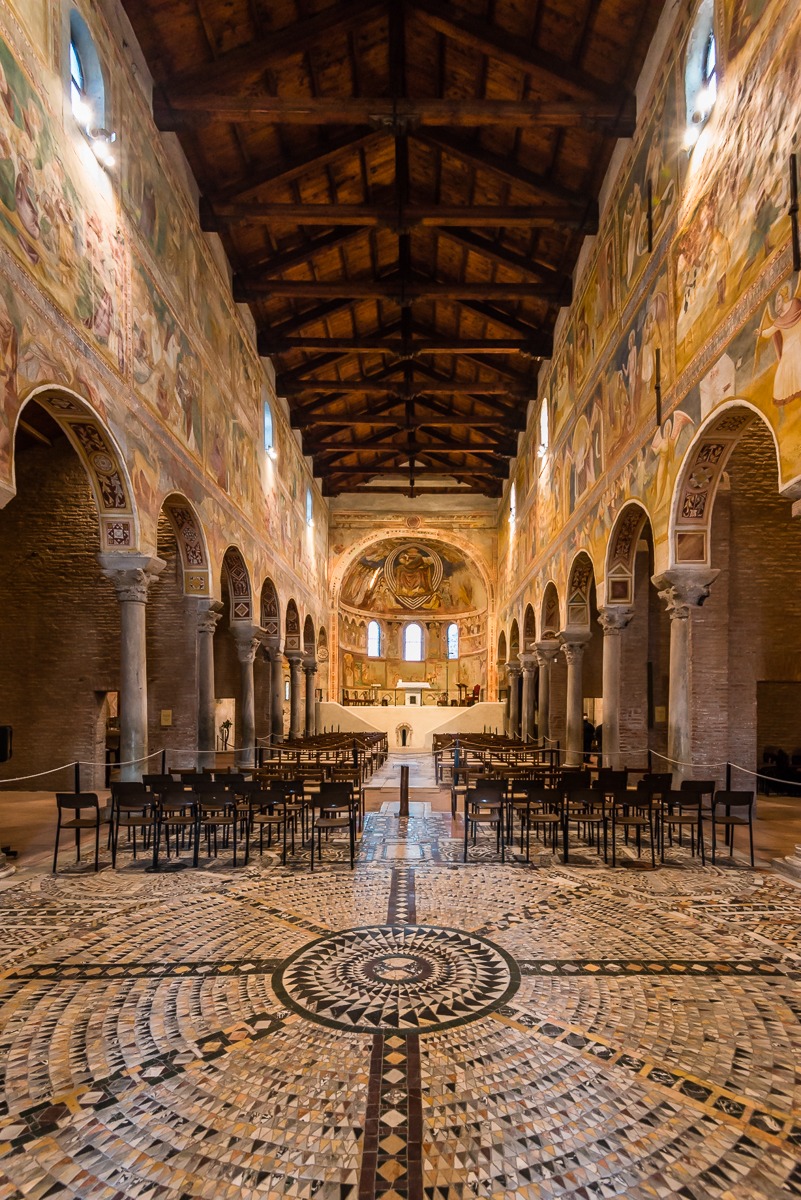 Interno della chiesa di Santa Maria
