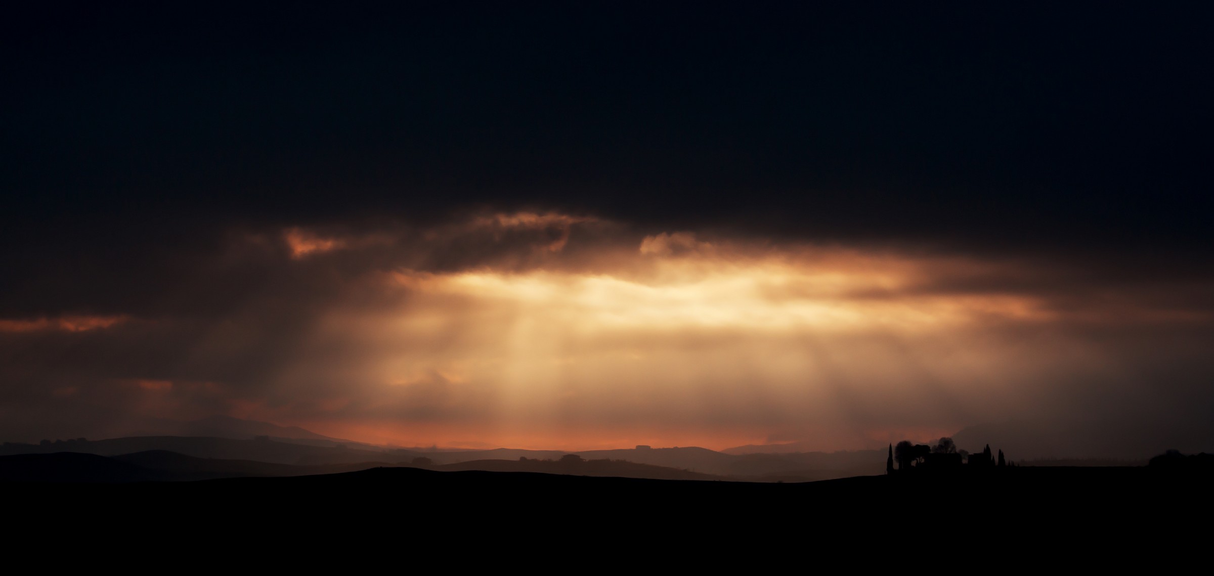 Alba su colline Pisane