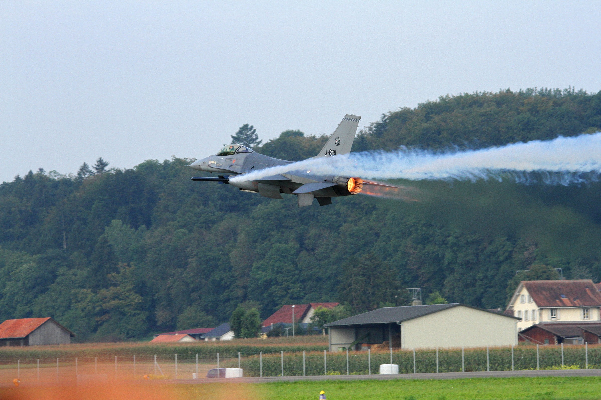 F16 - Takeoff full power