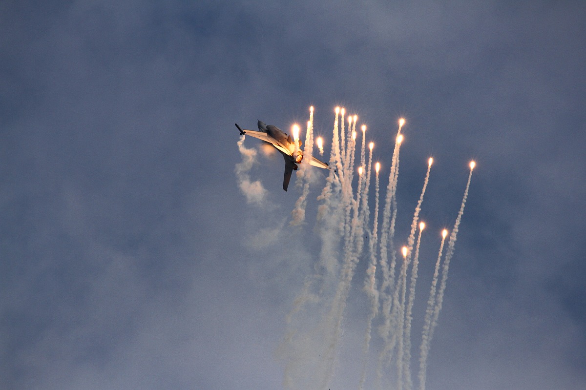F16 - Flares