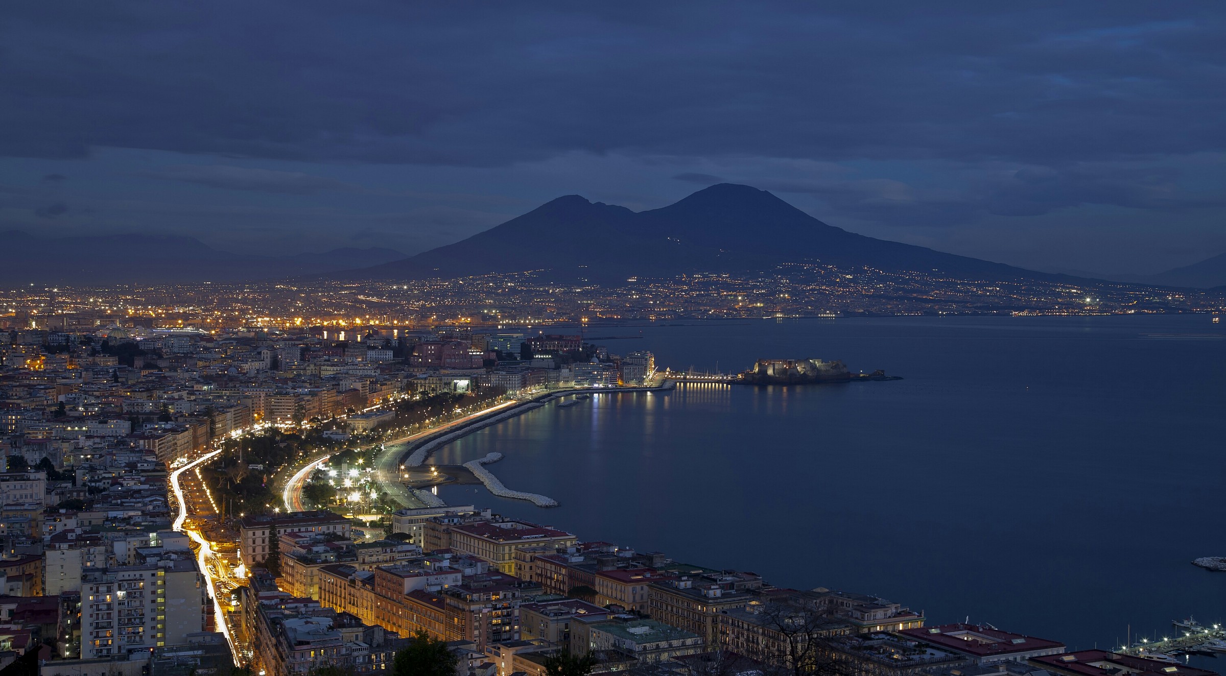 Napoli blue hour