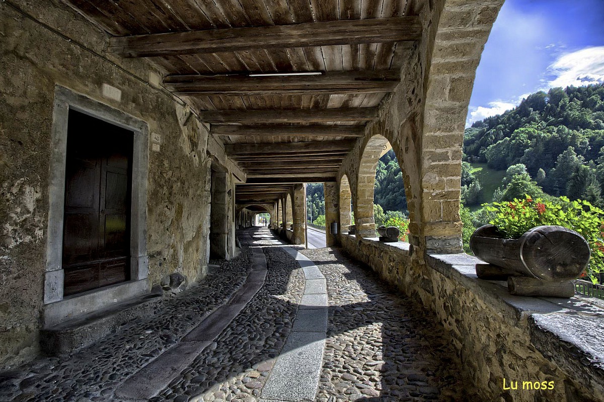 The ancient arcades Averara 1