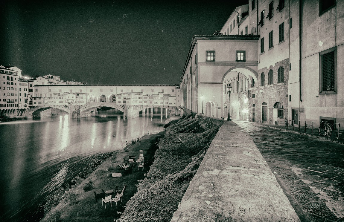 Ponte Vecchio, Lungarno degli Archibusieri