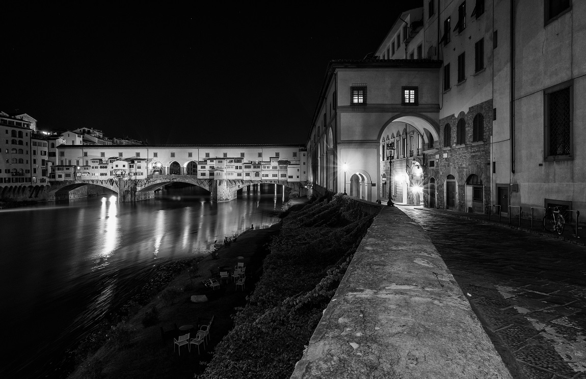 Ponte Vecchio, Lungarno degli Archibusieri