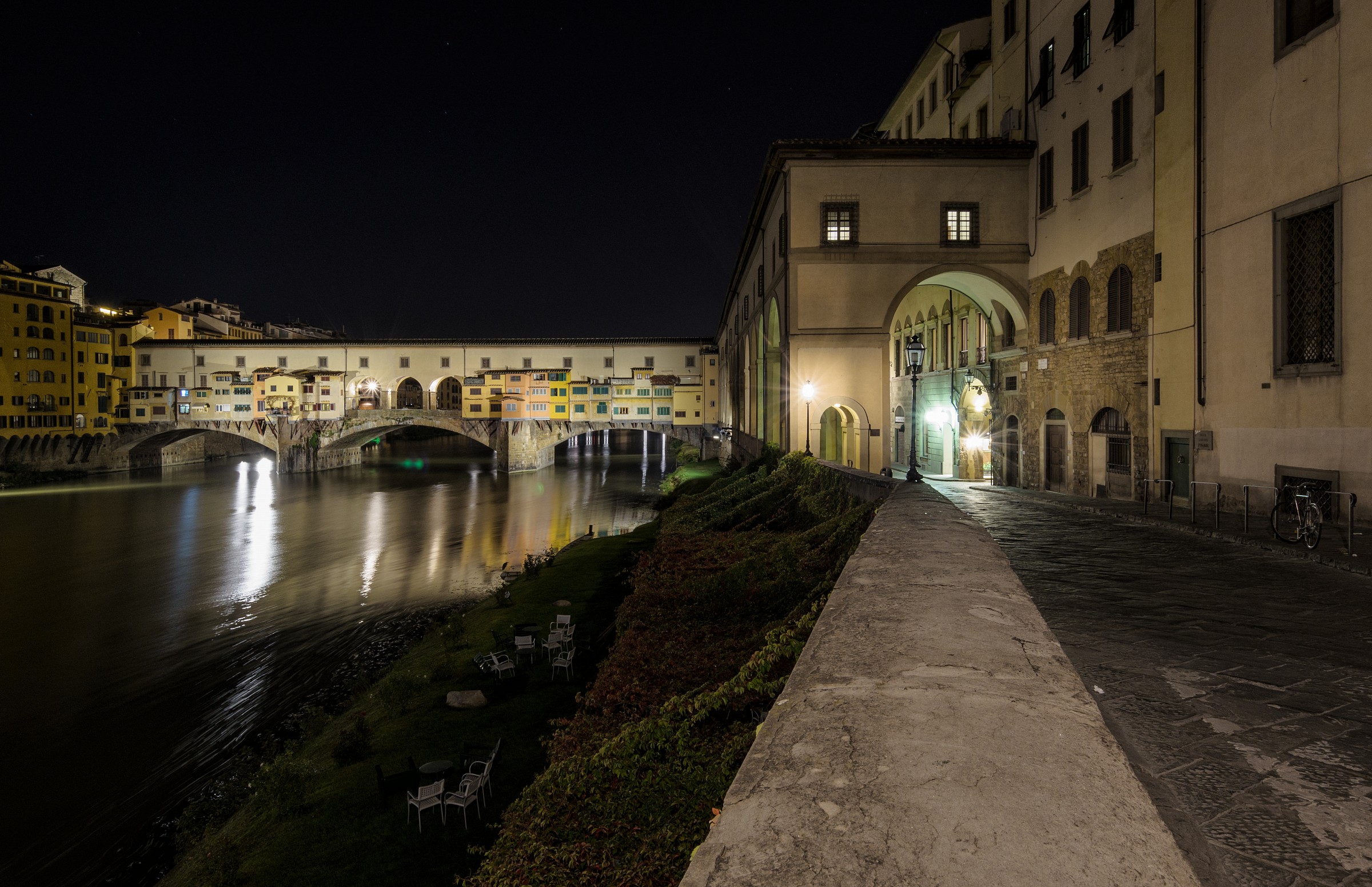 Ponte Vecchio, Lungarno Archibusieri