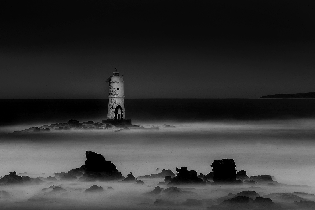 Lighthouse Mangiabarche B & W