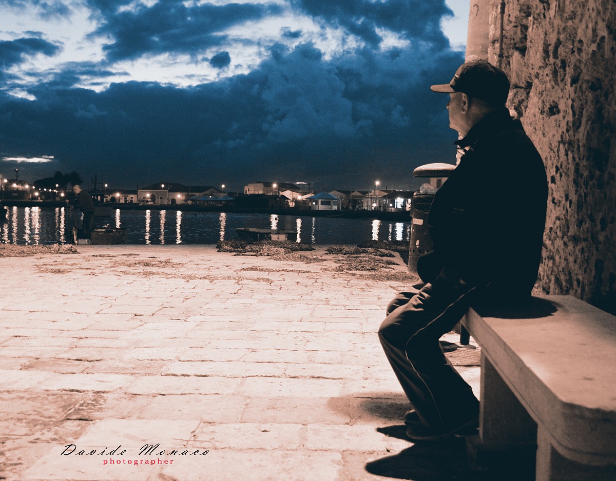 osservando i l'infinito del mare