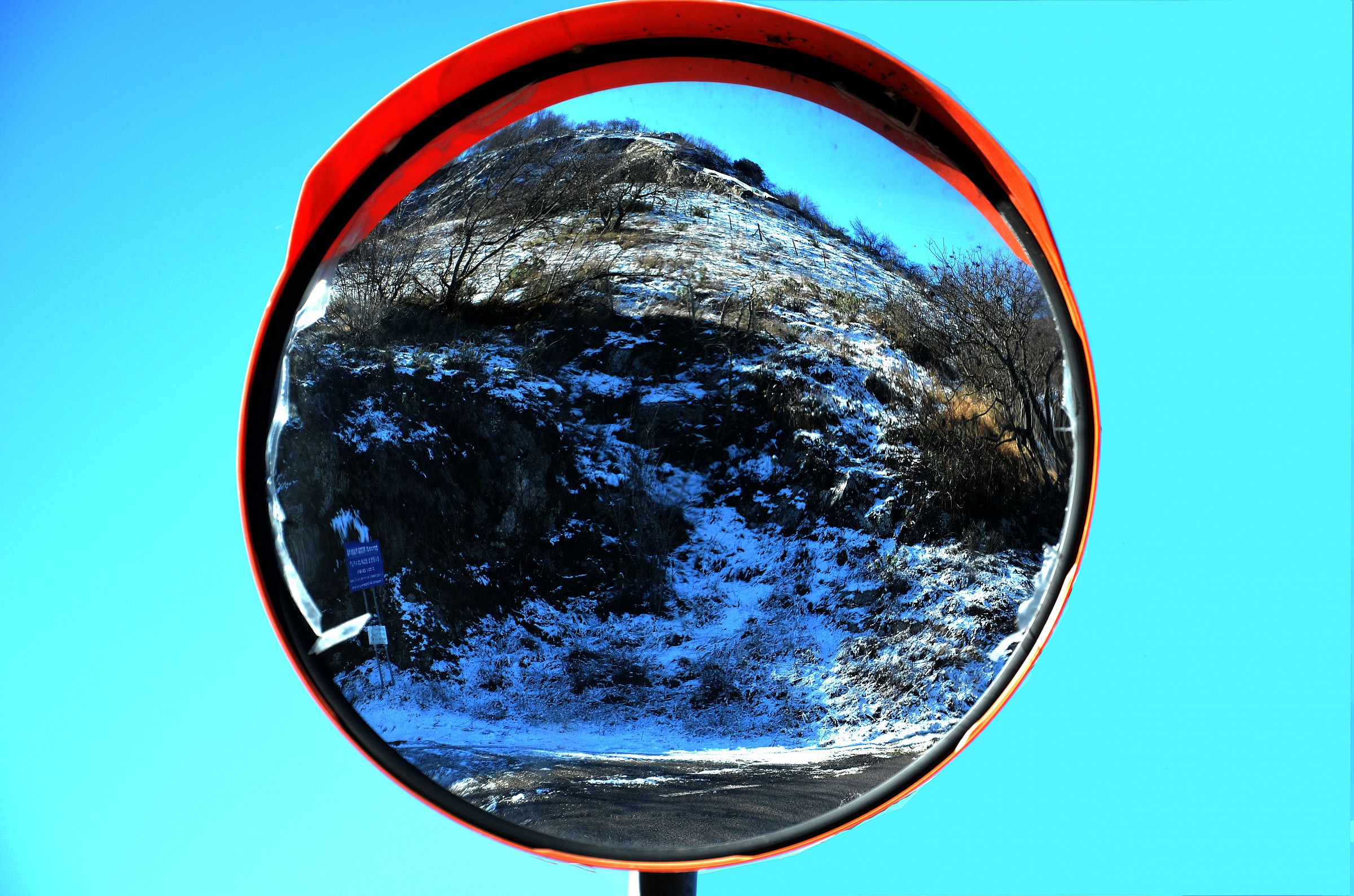 The snow in the mirror