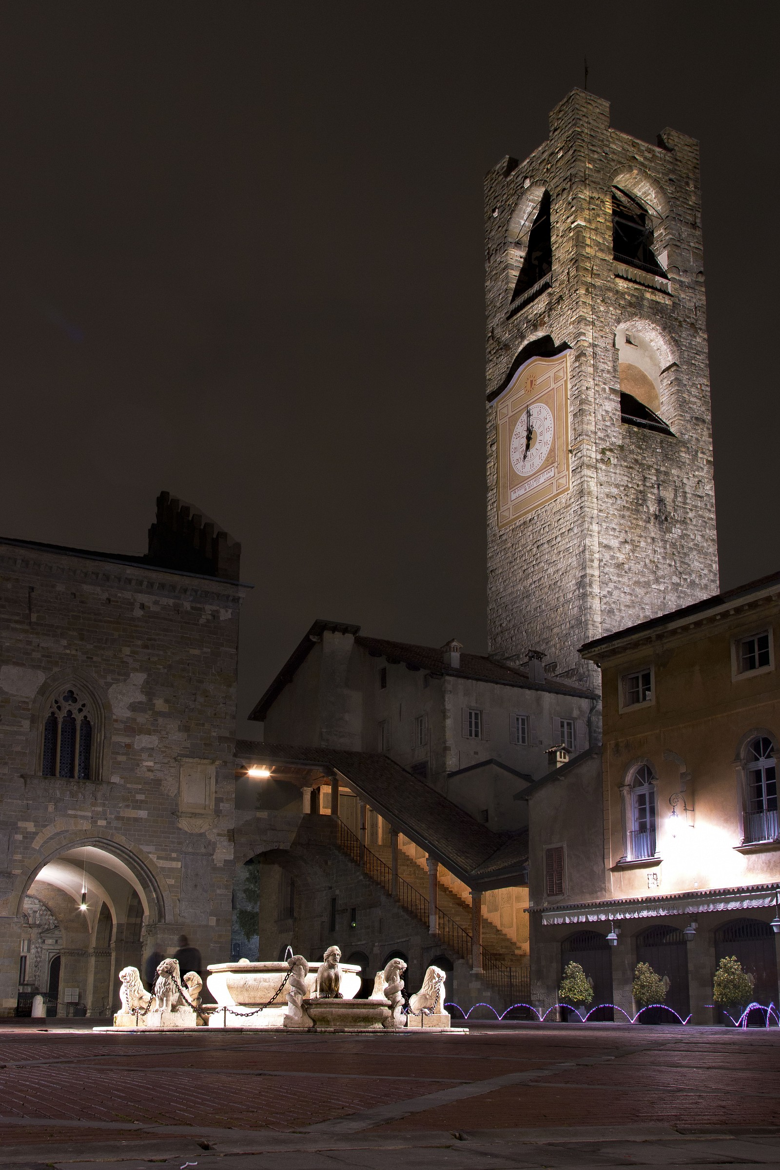 At night in the Upper Town