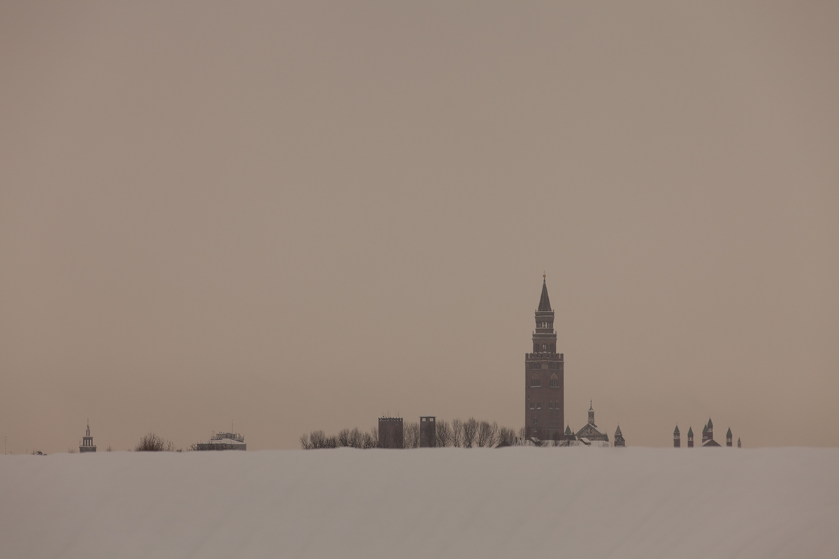 Cremona almost hidden by the snow