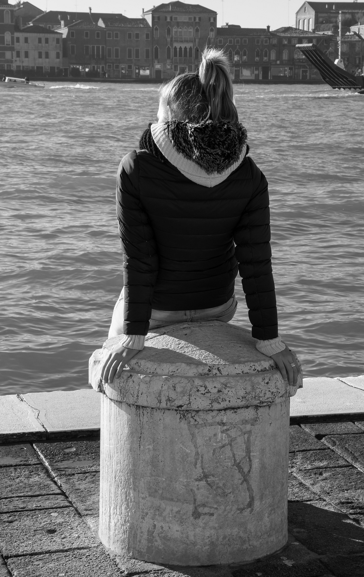 La vita e' fatta di piccole solitudini. (R. Barthles)