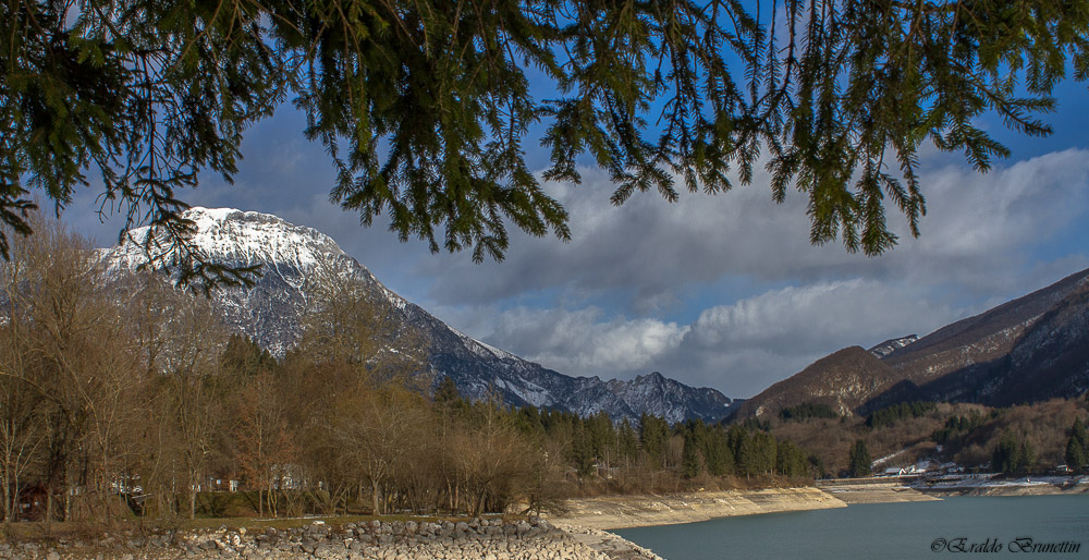 Veduta dal lago di Barcis