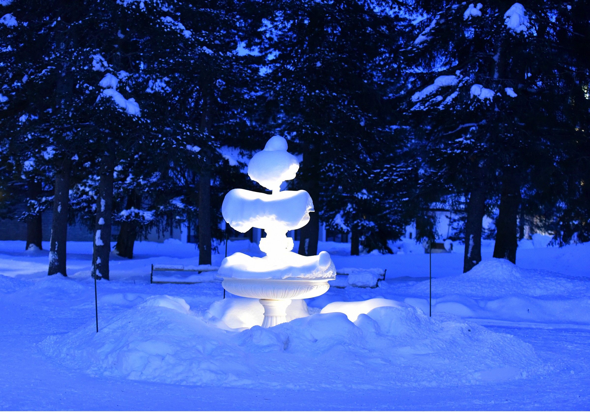 16 - fontana ghiacciata