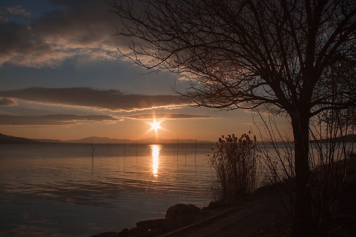 A sunset at the Lake