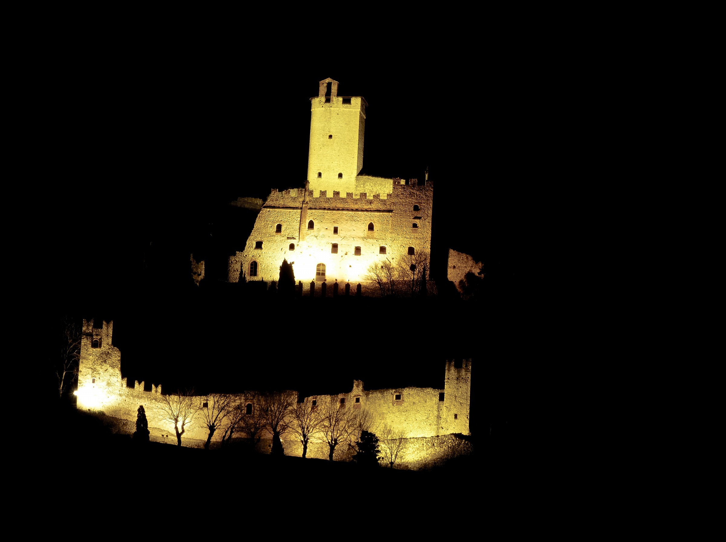 castelbarco di notte.