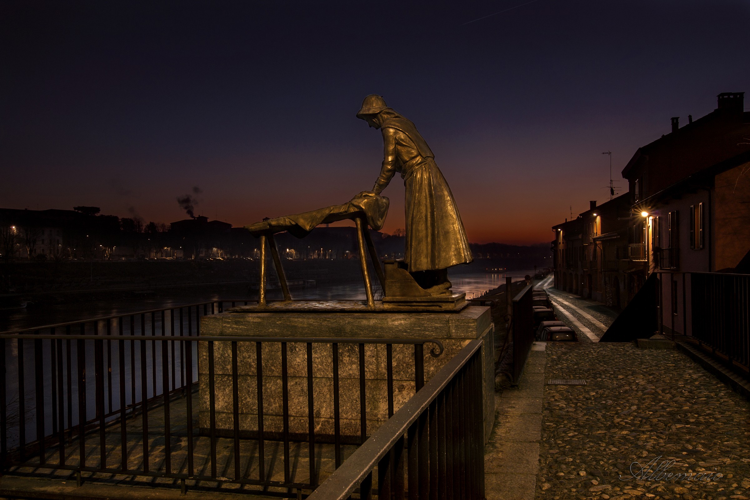 Pavia Monumento Alla Lavandaia