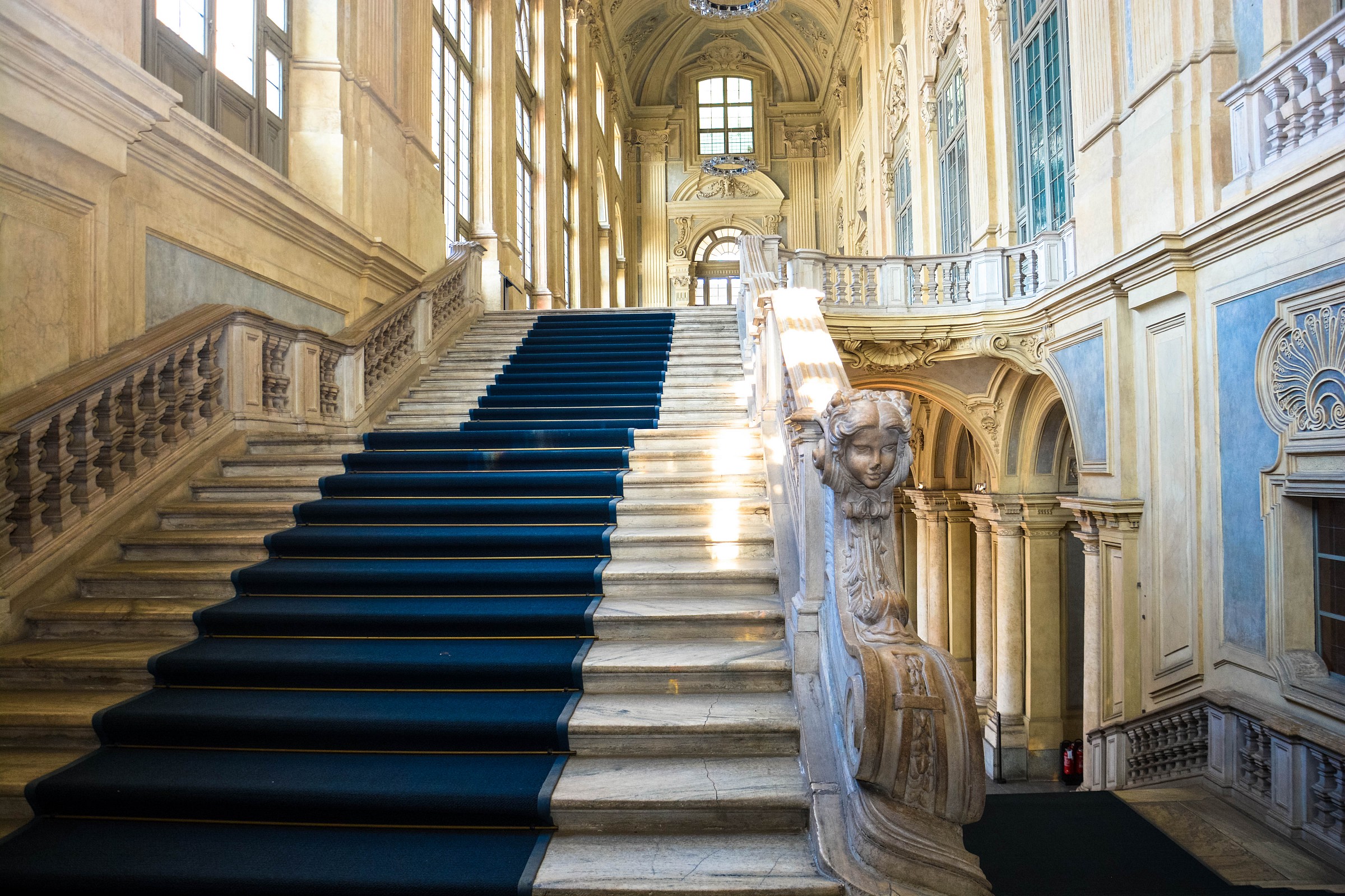 Palazzo Madama, Lo scalone del Juvarra