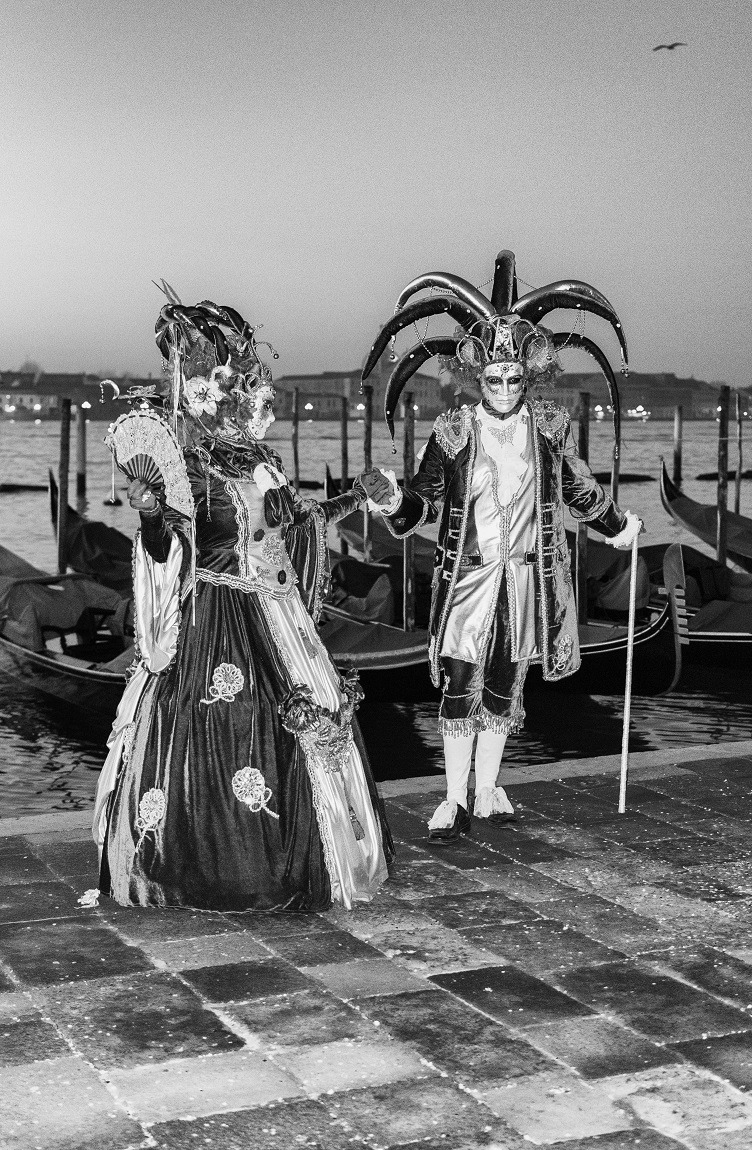 aspettando alba con le maschere