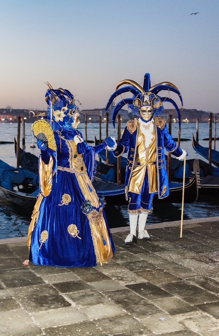 aspettando alba con le maschere