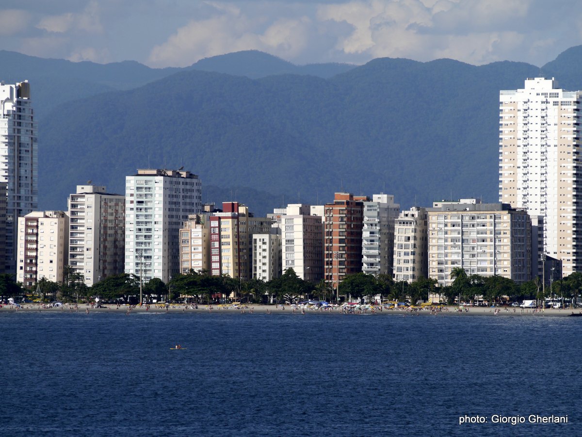 Santos, with its palaces pendants ...