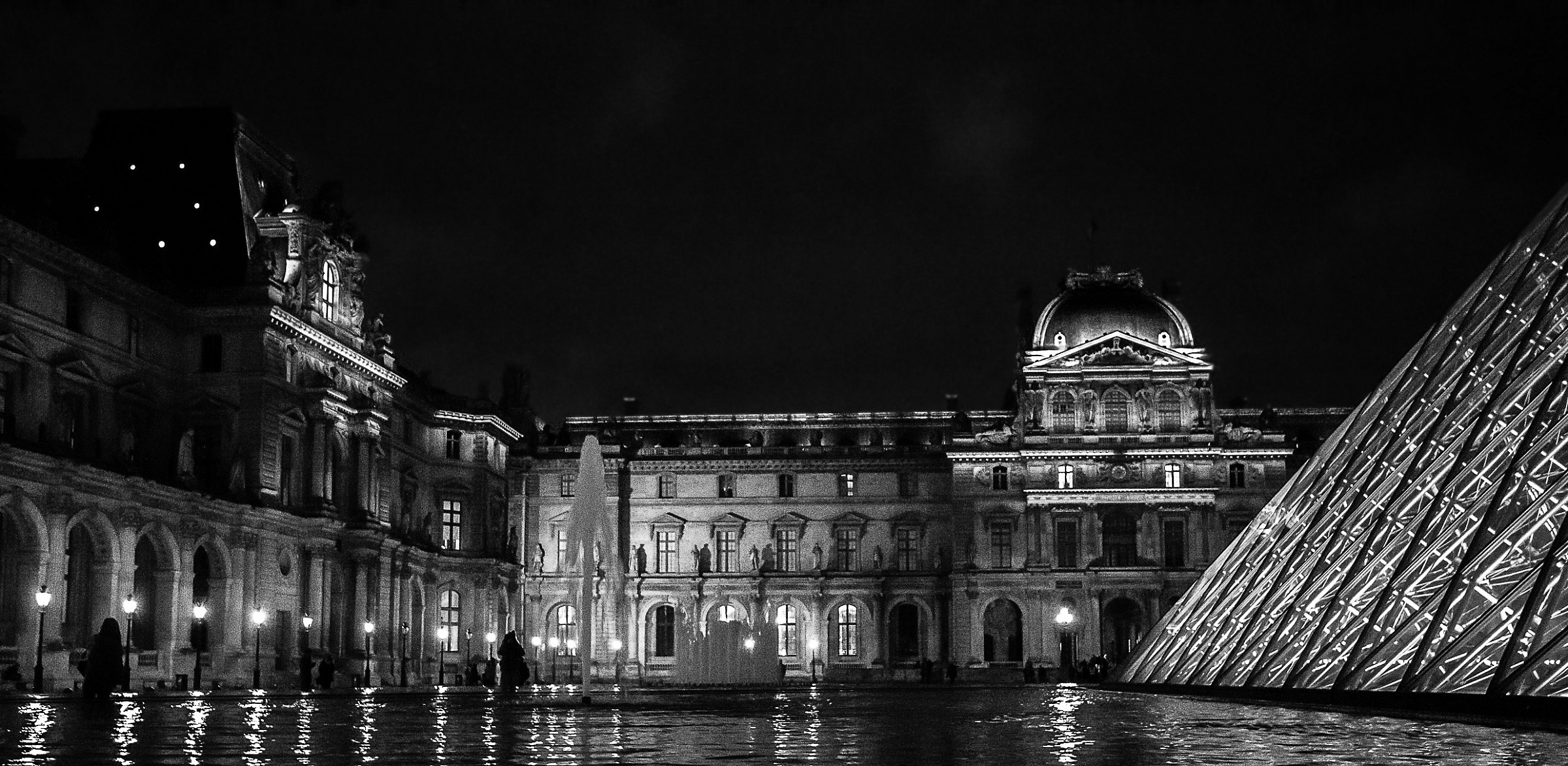 Louvre di sera