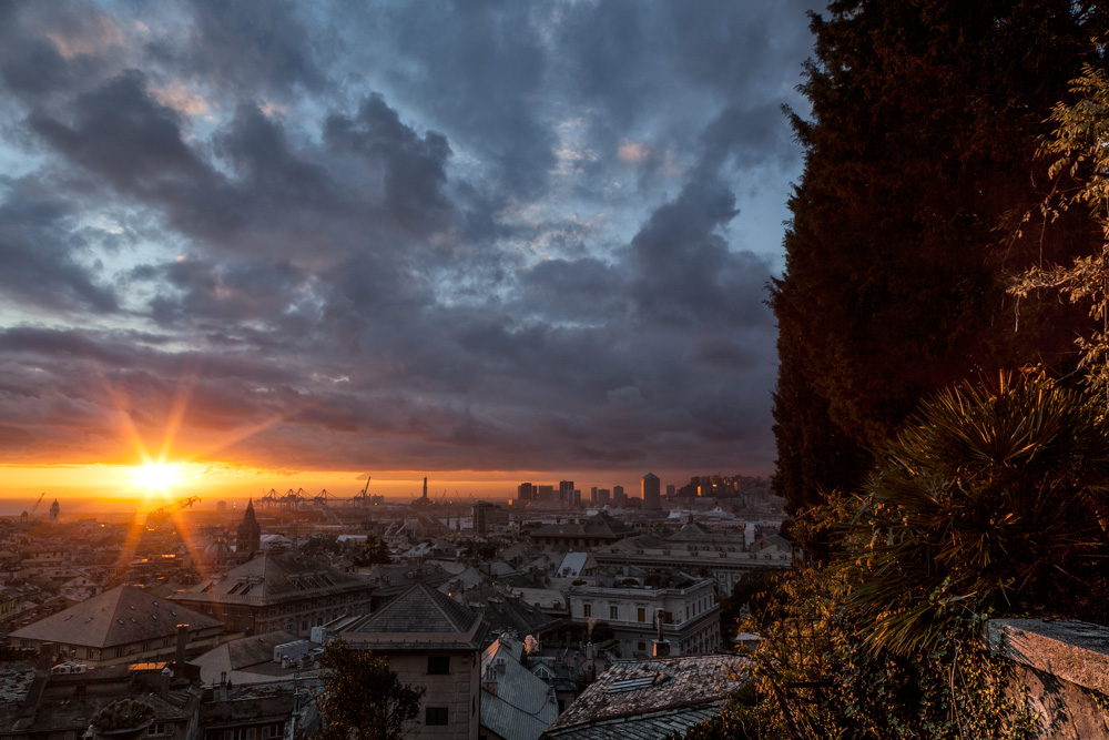 Genova al tramonto