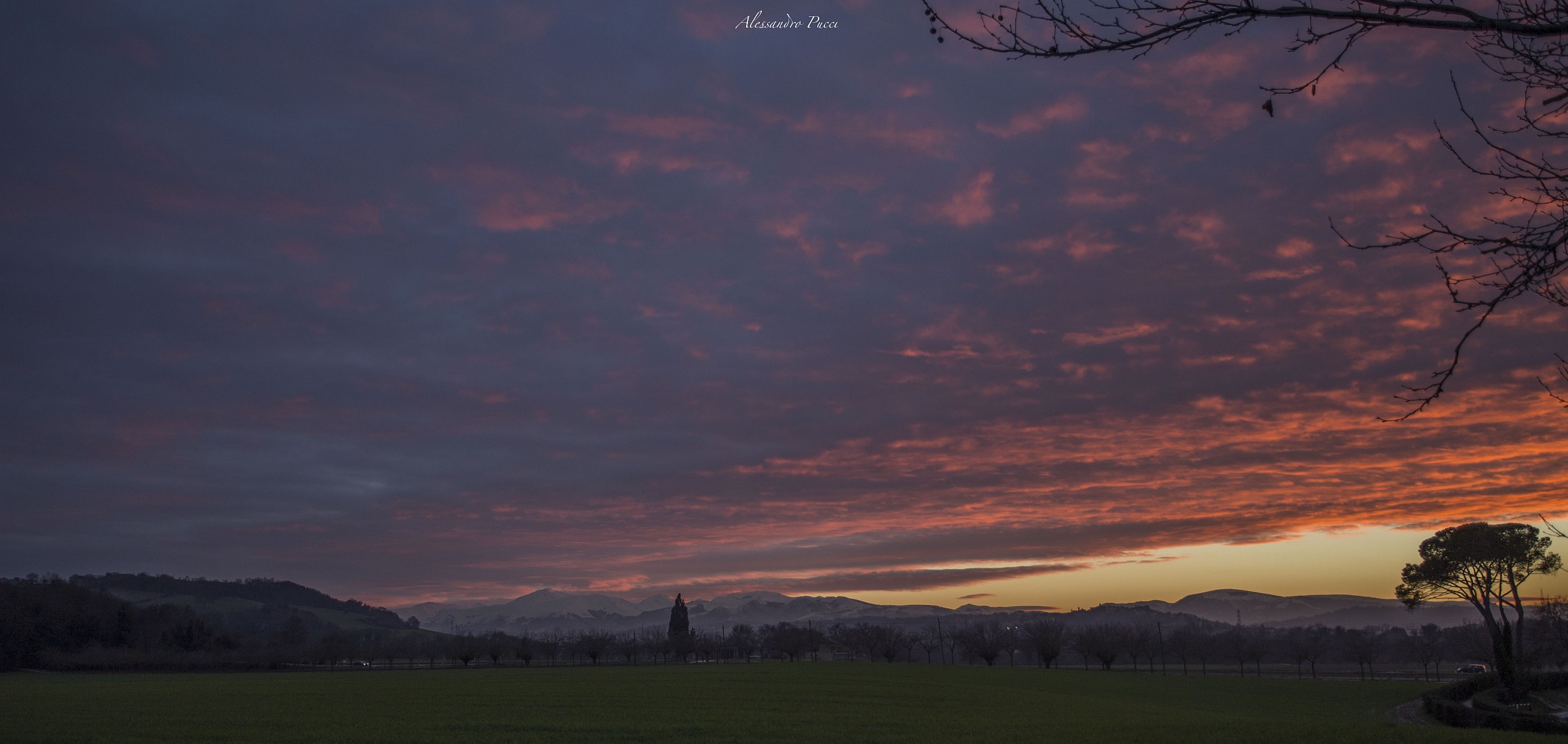 Volti nascosti nel tramonto.