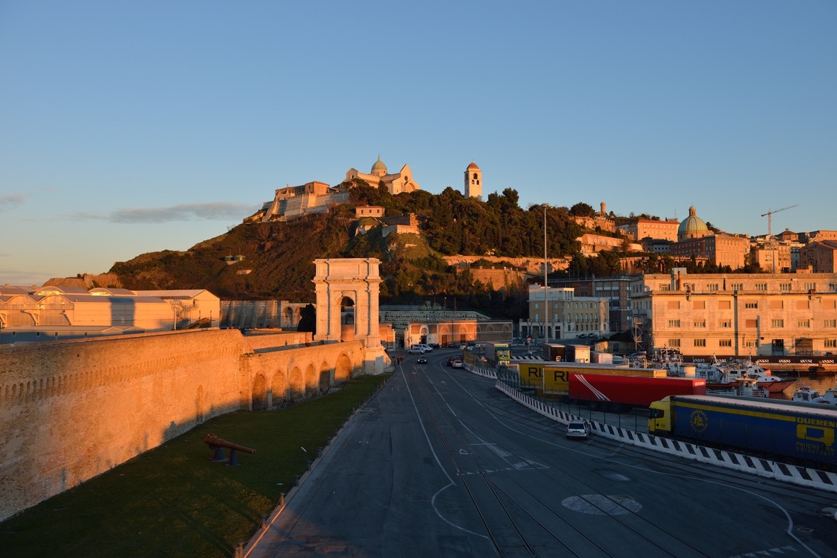 Ancona dal porto verso il Guasco