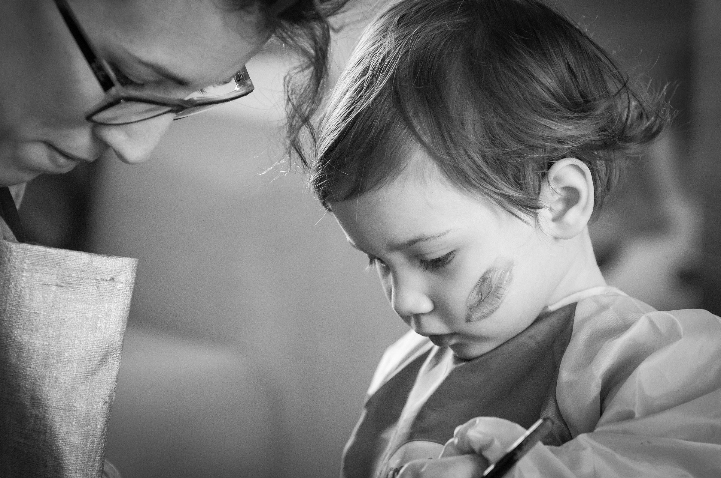 Anna paints together with his mother (1-2)