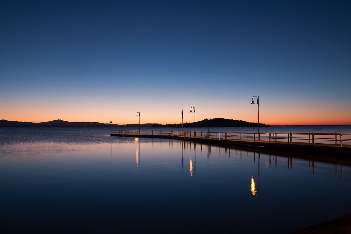 The blue hour to Lake Trasimeno