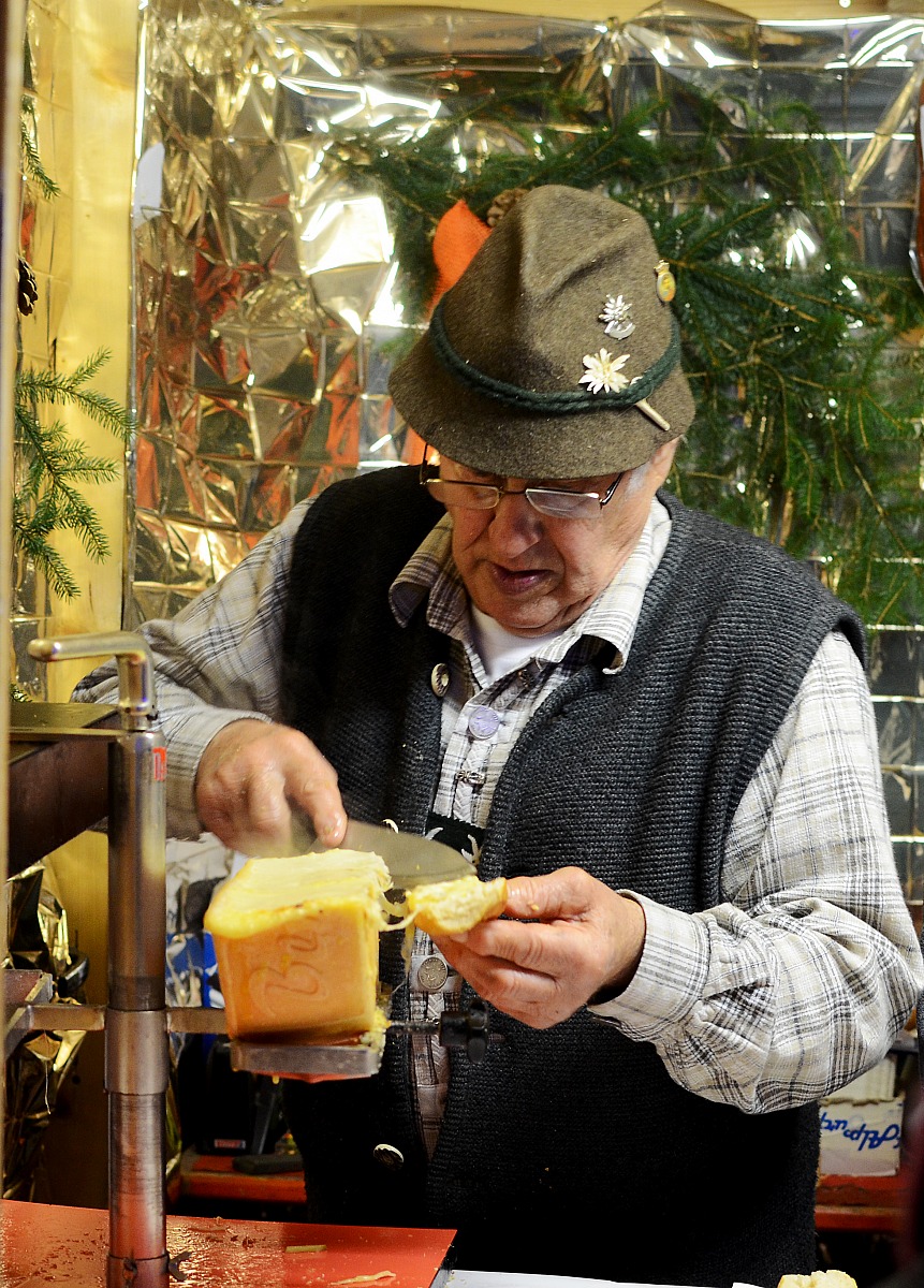 Raclette di formaggio ai mercatini natalizi di Fussen