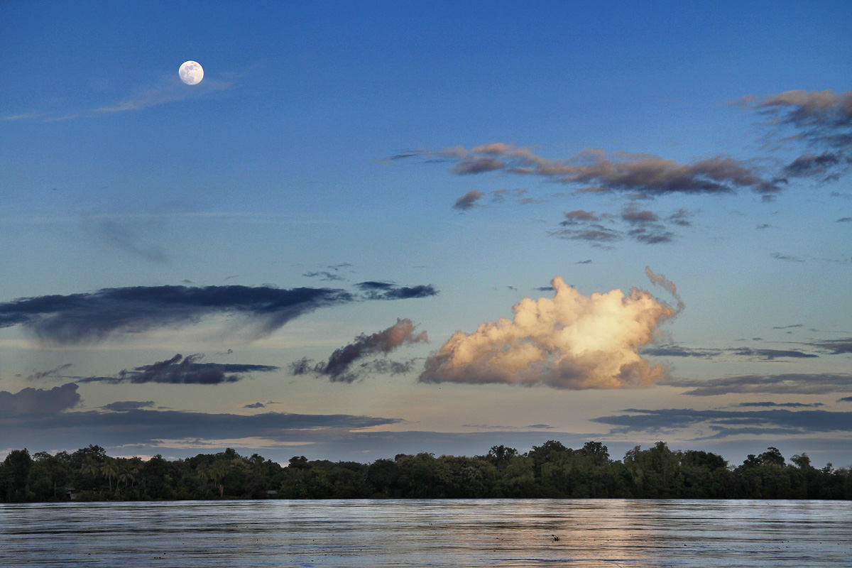 Moonrise over Mekong