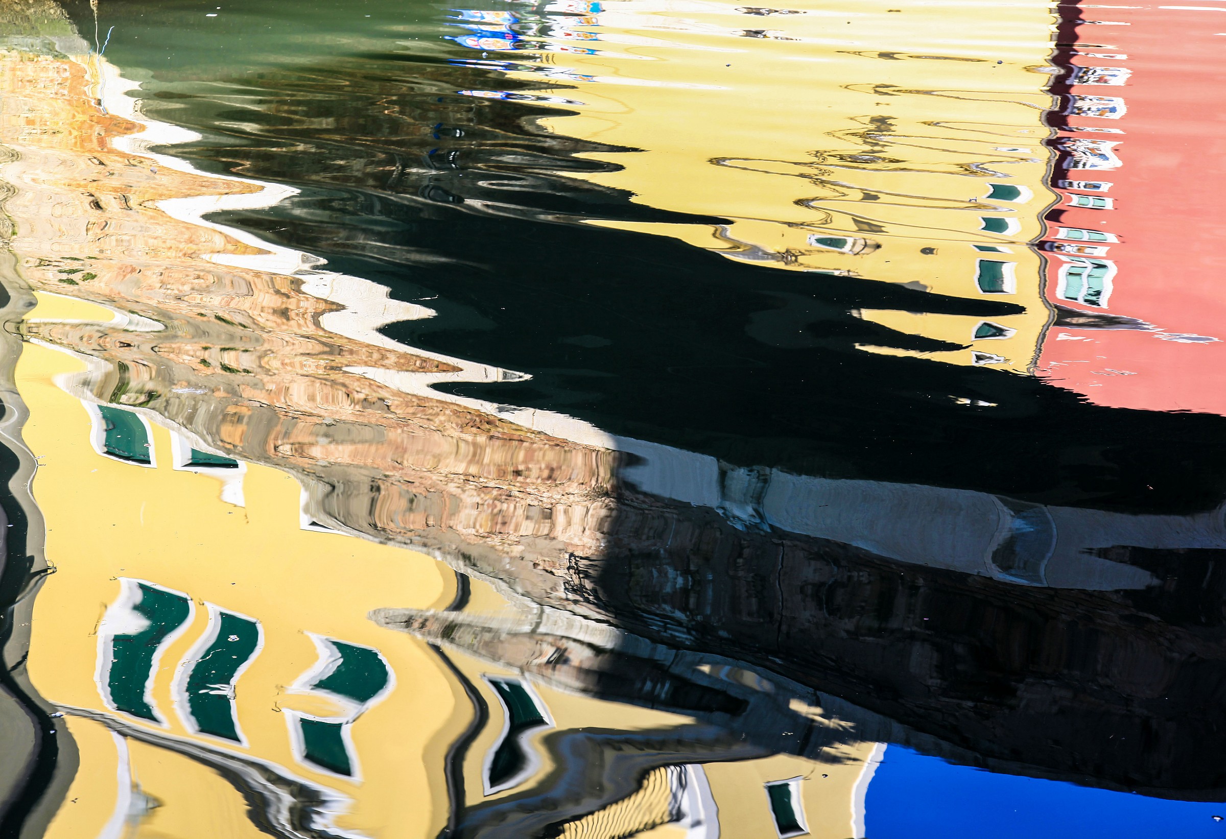 riflessi sotto il ponte