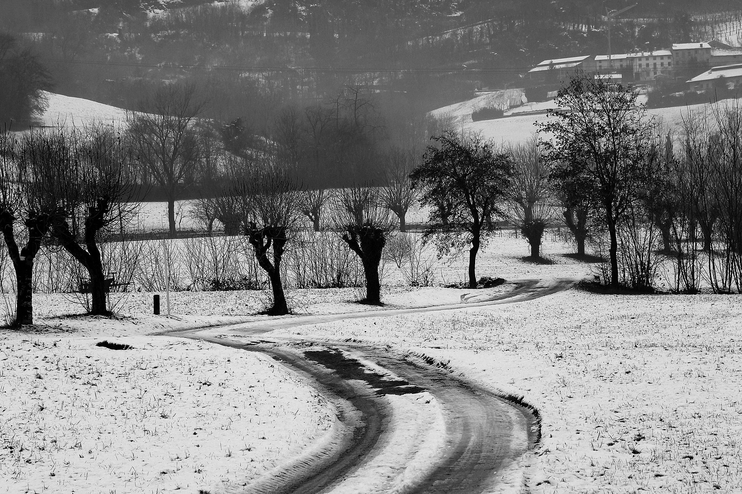 Snow in the countryside in Malo